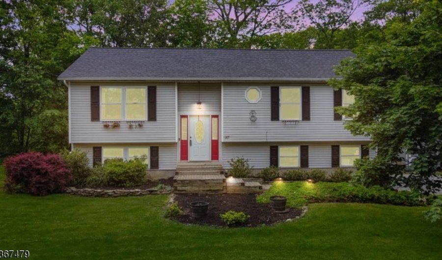 37 Evergreen Rd, Alloway, NJ 07461 - 3 Beds, 3 Bath
