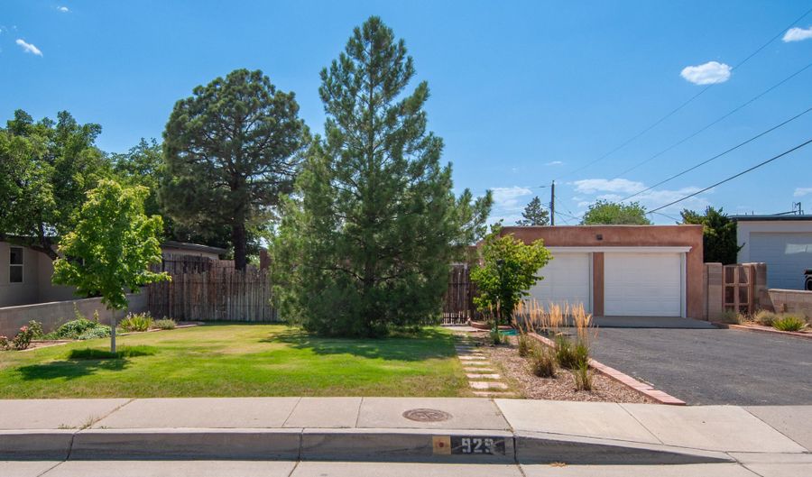 929 AVENIDA ESTRELLITA NE, Albuquerque, NM 87110 - 4 Beds, 3 Bath