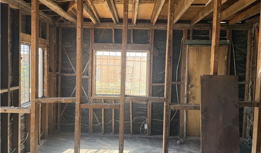 1264 E 87th St, Los Angeles, CA 90002 - 6 Beds, 3 Bath