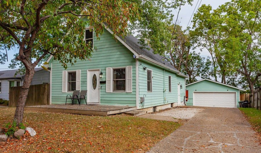 412 E Gray St, Des Moines, IA 50315 - 3 Beds, 1 Bath