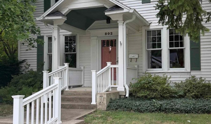 802 E Jackson St, Attica, IN 47918 - 4 Beds, 2 Bath