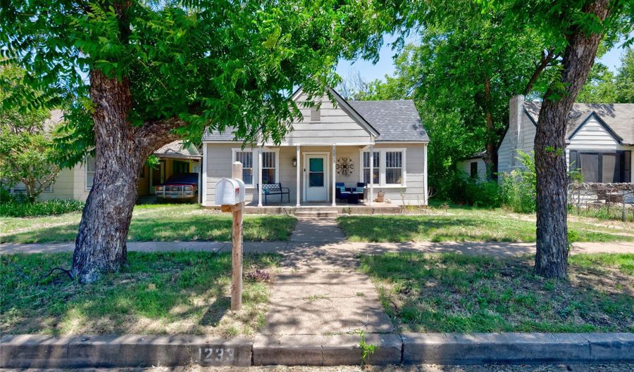 1233 Peach St, Abilene, TX 79602 - 2 Beds, 1 Bath