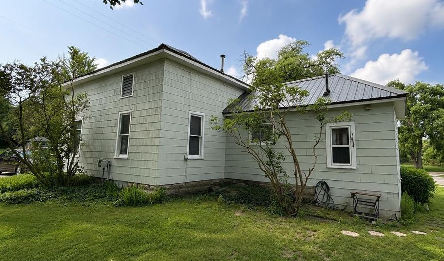 1107 Michigan Ave, Alma, MI 48801 - 3 Beds, 2 Bath