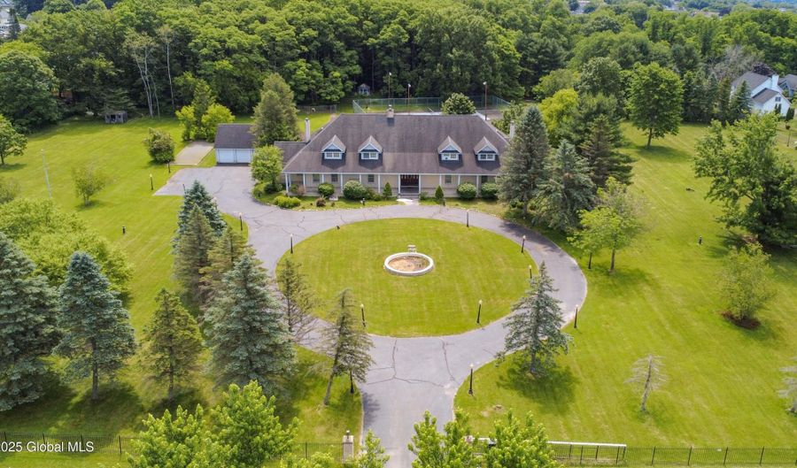 9 University Pl, Amsterdam, NY 12010 - 7 Beds, 8 Bath