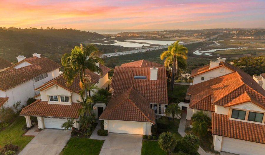 13286 Ocean Vista Rd, San Diego, CA 92130 - 3 Beds, 4 Bath