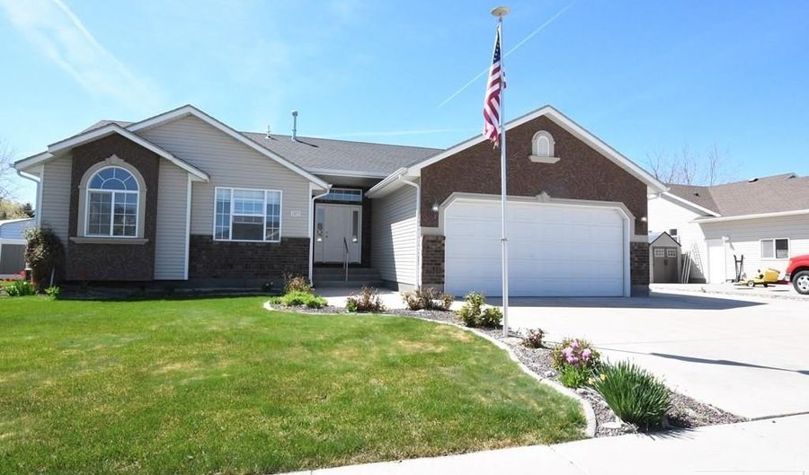 1073 Petersburg, Chubbuck, ID 83202 - 5 Beds, 3 Bath