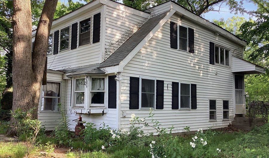 15 Campus Rd, Attleboro, MA 02703 - 2 Beds, 1 Bath