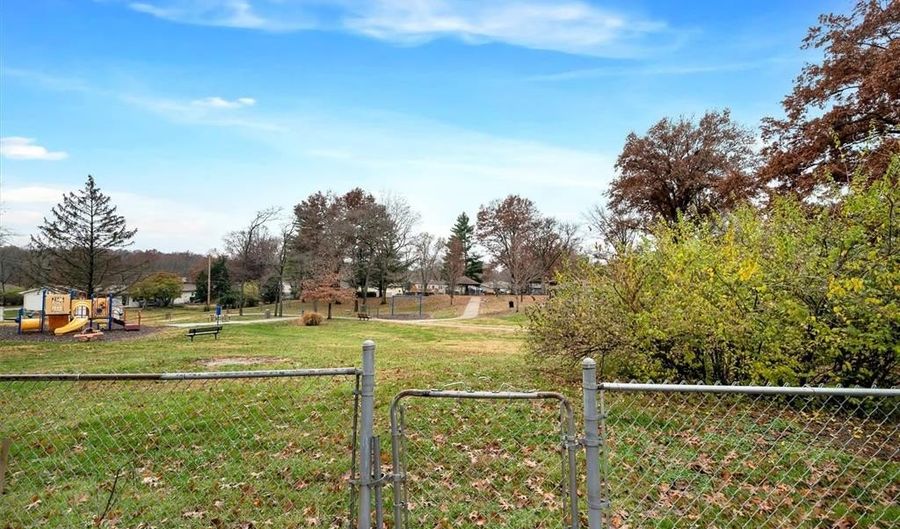 453 Rosedale Ter, Ballwin, MO 63021 - 3 Beds, 2 Bath