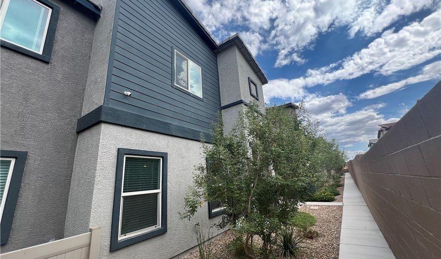 12743 Epperly St, Henderson, NV 89044 - 3 Beds, 2 Bath