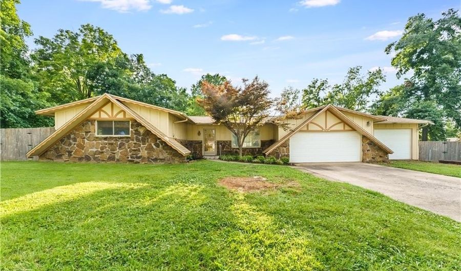 202 Big Tree Dr, Bentonville, AR 72712 - 3 Beds, 2 Bath