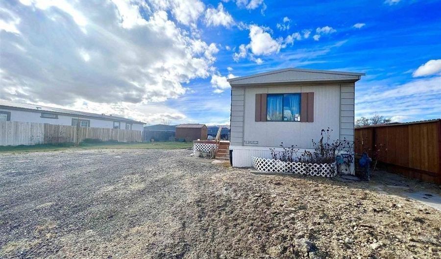 106 Manhattan Dr, Battle Mountain, NV 89820 - 2 Beds, 2 Bath