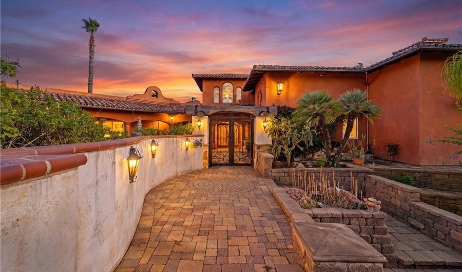 3838 Foxglove, Fallbrook, CA 92028 - 6 Beds, 7 Bath