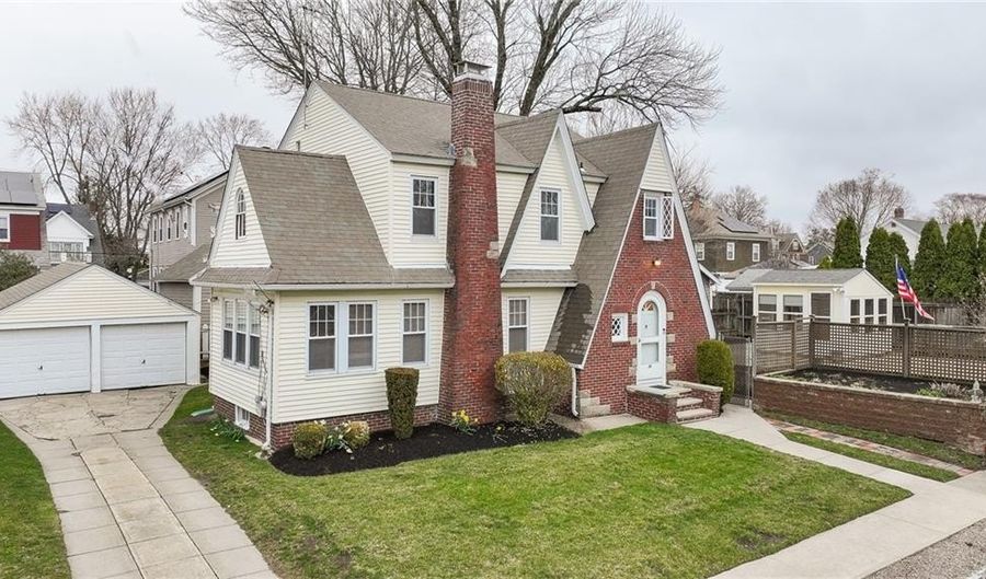 28 Rosewood Ave, Cranston, RI 02905 - 3 Beds, 2 Bath
