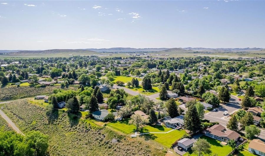 2331 Newton Ave, Cody, WY 82414 - 2 Beds, 3 Bath