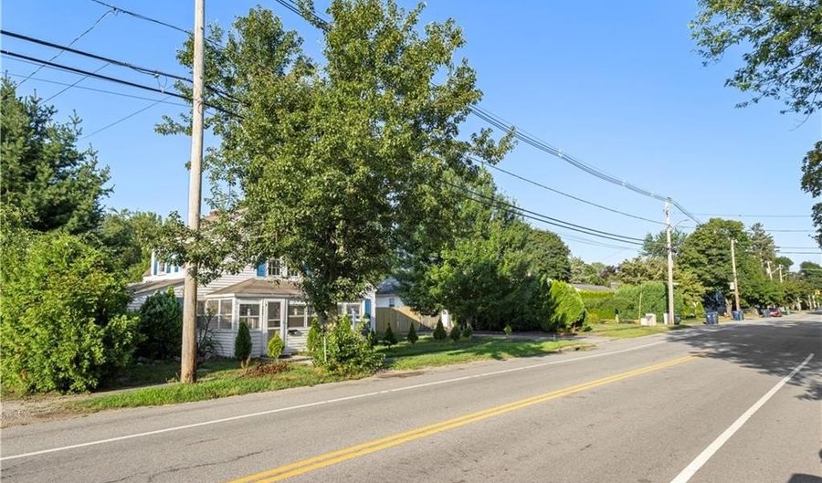 280 Long St, Warwick, RI 02886 - 3 Beds, 2 Bath