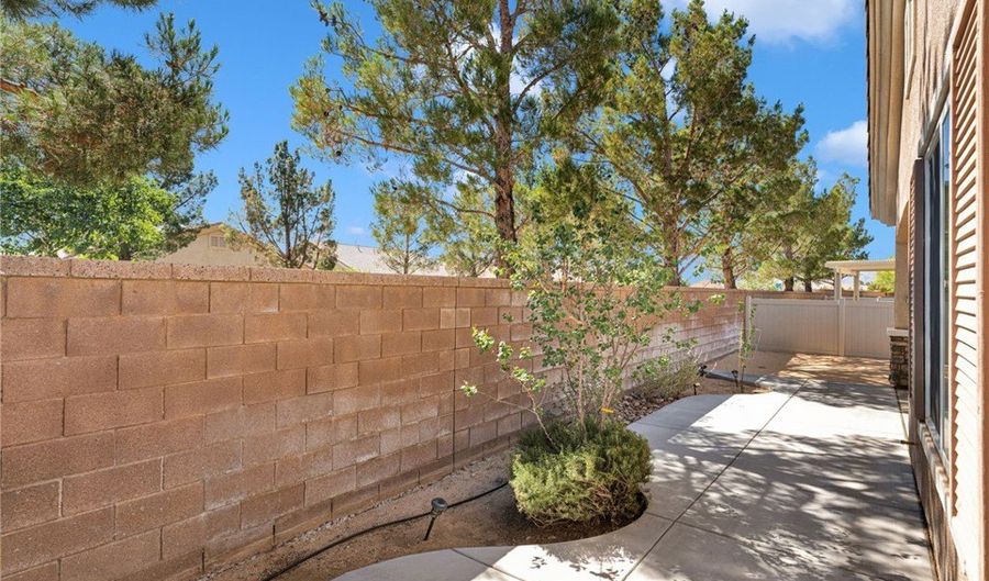 10461 Bridge Hvn, Apple Valley, CA 92308 - 2 Beds, 2 Bath
