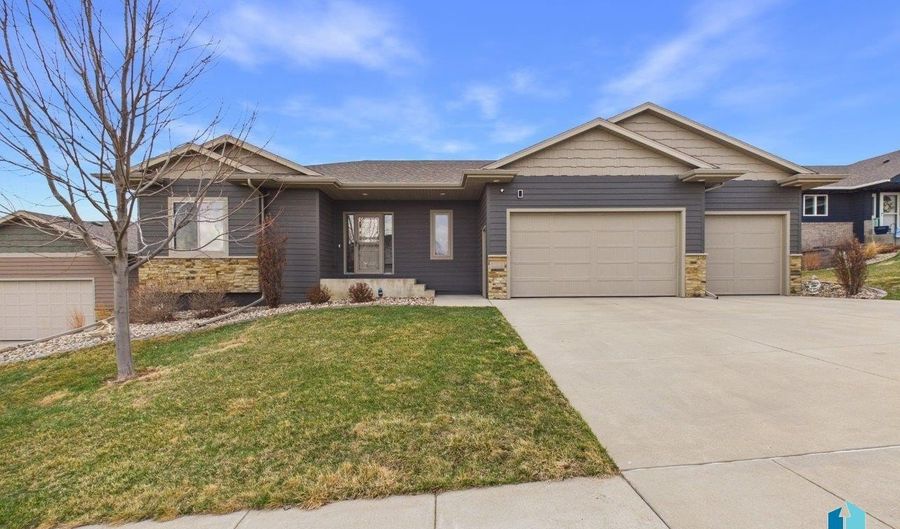 713 N Garnet Cir, Brandon, SD 57005 - 4 Beds, 3 Bath