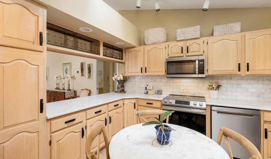 8 Sweet Bay Ln, Amherst, NY 14221 - 2 Beds, 2 Bath