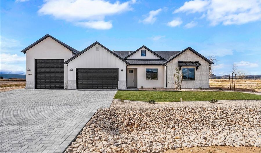 2433 N LOCUST St, Cedar City, UT 84720 - 4 Beds, 3 Bath