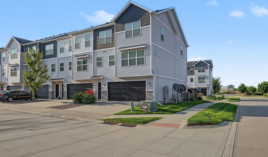 151 NE 23rd Ln, Ankeny, IA 50021 - 2 Beds, 3 Bath