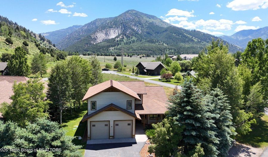 35 LUCY Cir, Alpine, WY 83128 - 4 Beds, 3 Bath