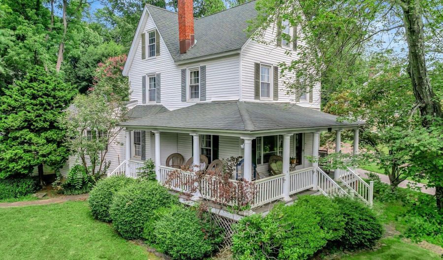 185 Monmouth Ave, Atlantic Highlands, NJ 07716 - 3 Beds, 2 Bath