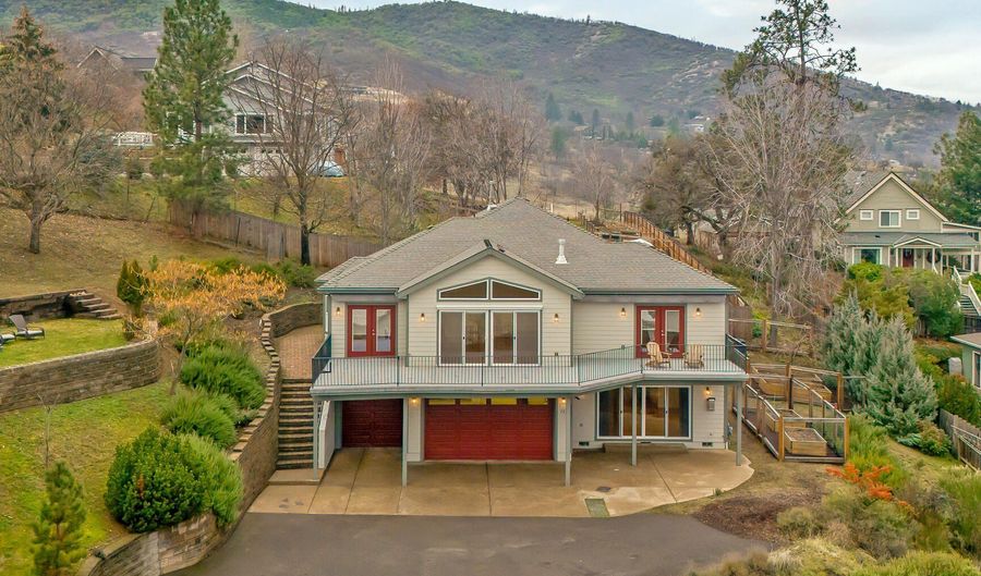 725 Prim St, Ashland, OR 97520 - 4 Beds, 3 Bath