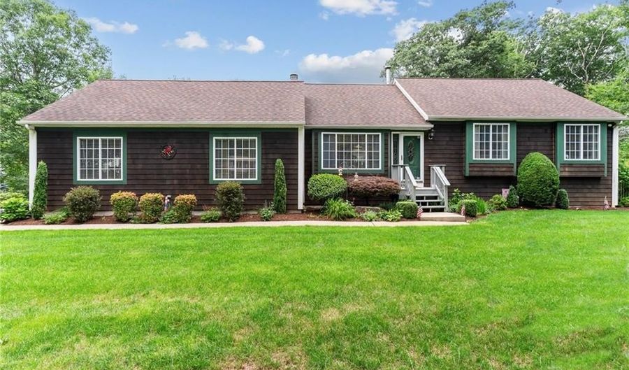 375 Franklin Rd, Coventry, RI 02816 - 3 Beds, 3 Bath