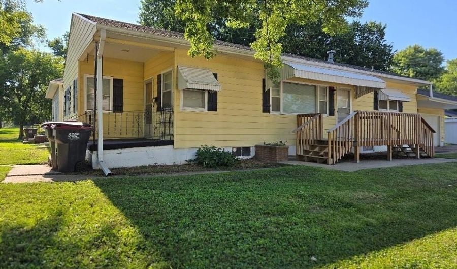 1320 Lincoln St, Beatrice, NE 68310 - 3 Beds, 2 Bath
