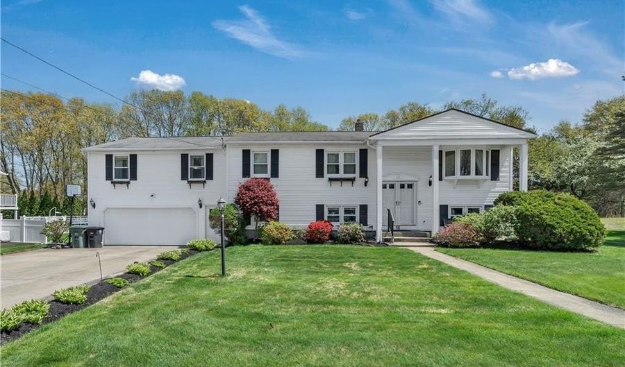 15 Driftwood Dr, Coventry, RI 02816 - 3 Beds, 2 Bath