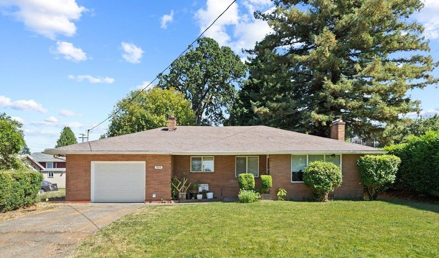 916 HARRISON St, Oregon City, OR 97045 - 3 Beds, 2 Bath