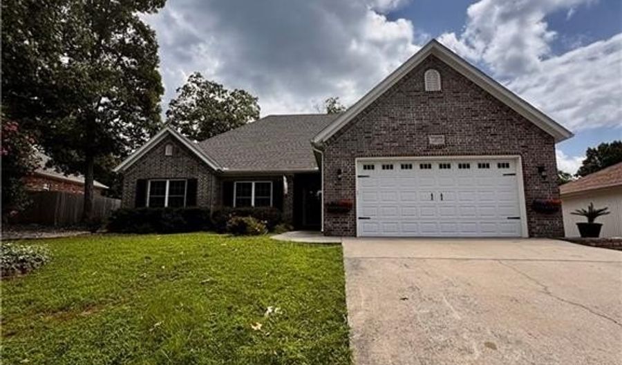 15 Thackery Ln, Bella Vista, AR 72714 - 3 Beds, 2 Bath
