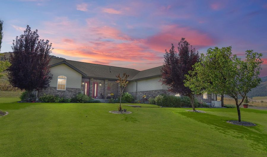 1500 Fish Creek Rd, Bancroft, ID 83217 - 6 Beds, 4 Bath