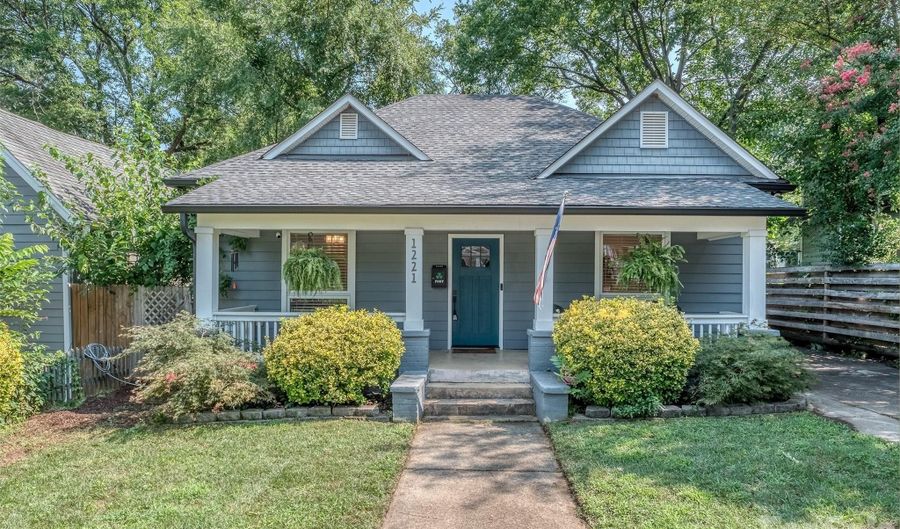 1221 Kennon St, Charlotte, NC 28205 - 3 Beds, 2 Bath