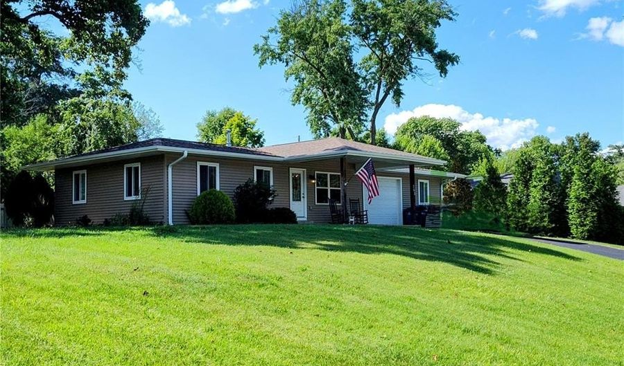 263 E Skyline Dr, Ballwin, MO 63011 - 2 Beds, 1 Bath