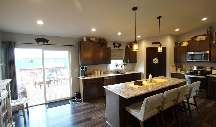 1127 NE 32nd Ave, Aberdeen, SD 57401 - 5 Beds, 3 Bath