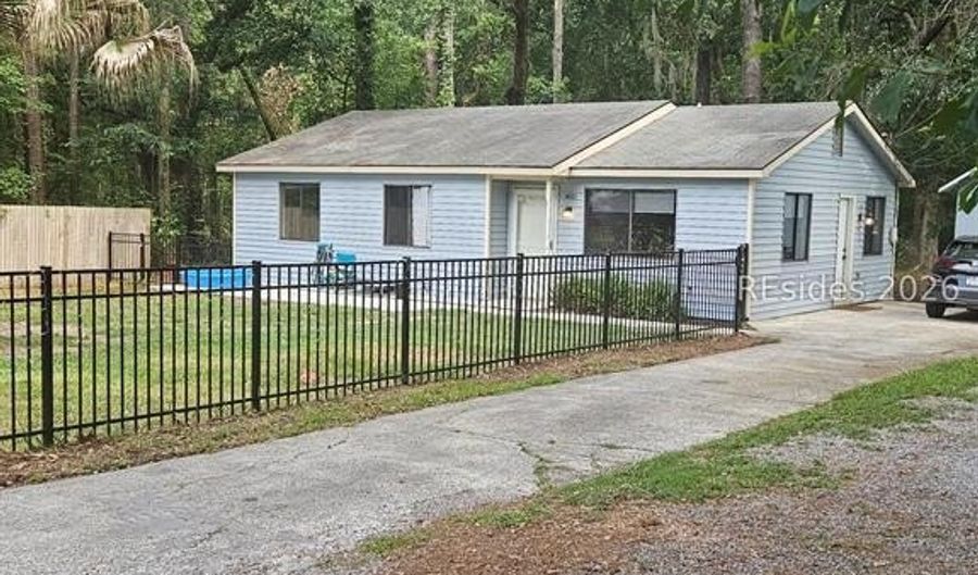 4001 Hodge Dr, Beaufort, SC 29906 - 3 Beds, 2 Bath