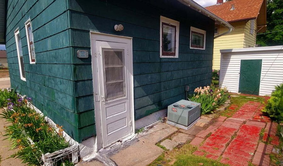 119 NW 7th Ave, Aberdeen, SD 57401 - 3 Beds, 1 Bath