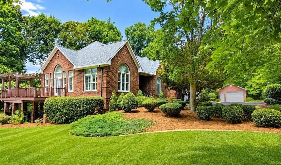 527 Nassau Trl, Asheboro, NC 27205 - 3 Beds, 3 Bath