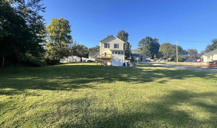 602 17th St, Bedford, IN 47421 - 4 Beds, 2 Bath