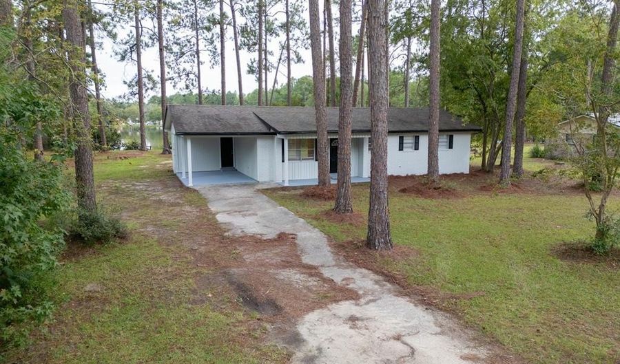 266 Lakeview Dr, Baxley, GA 31513 - 3 Beds, 2 Bath