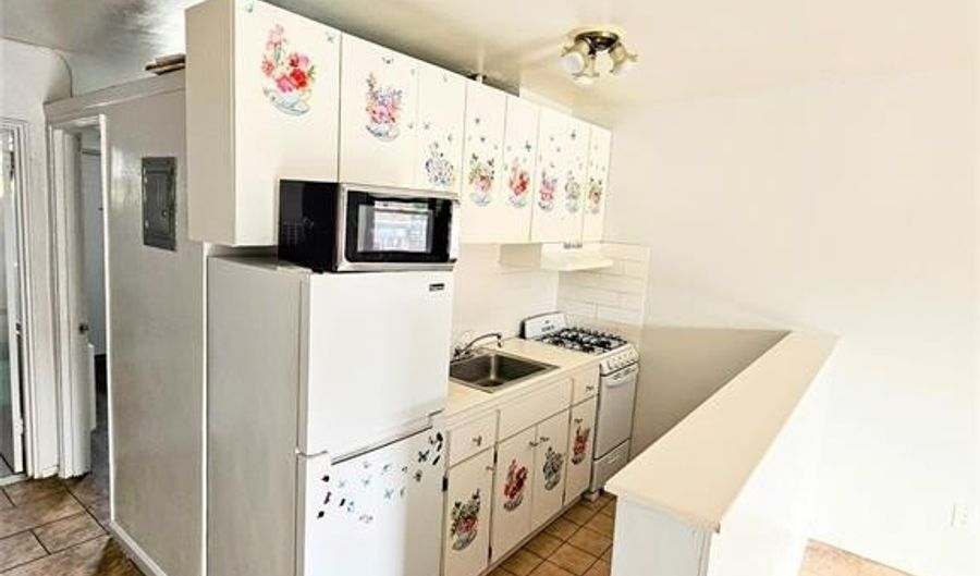 449-451 Washington Avenue 8, Belleville, NJ 07109 - 1 Beds, 1 Bath