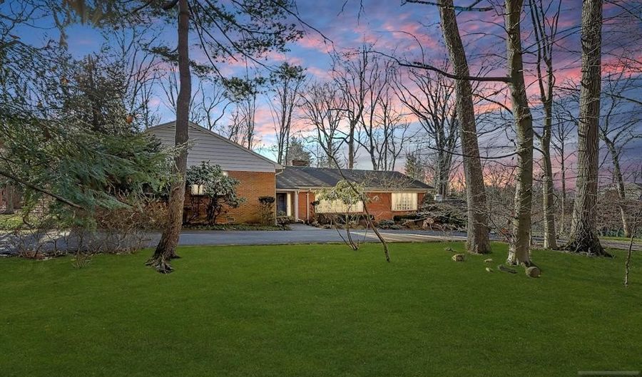 32 Litchfield Way, Alpine, NJ 07620 - 4 Beds, 3 Bath