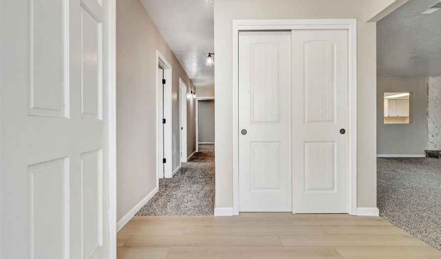 329 46th St NW, Albuquerque, NM 87105 - 3 Beds, 2 Bath