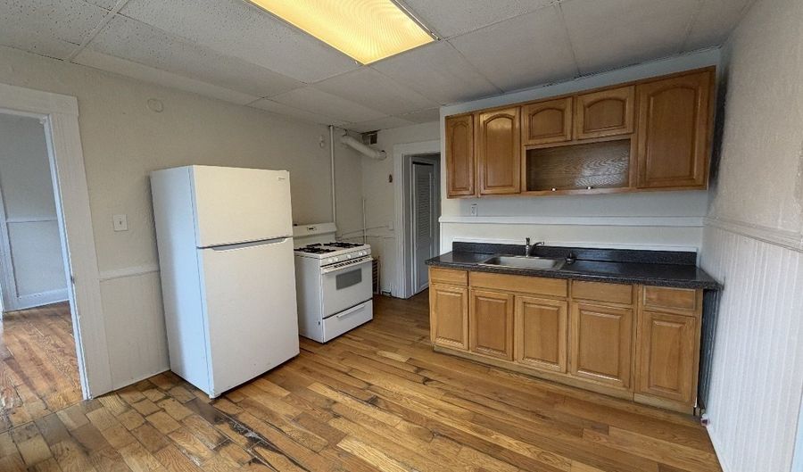 120 Rennell St, Bridgeport, CT 06604 - 2 Beds, 1 Bath