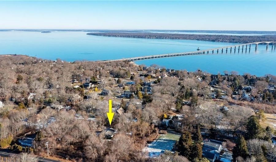 35 Sunset Ave, North Kingstown, RI 02874 - 3 Beds, 1 Bath