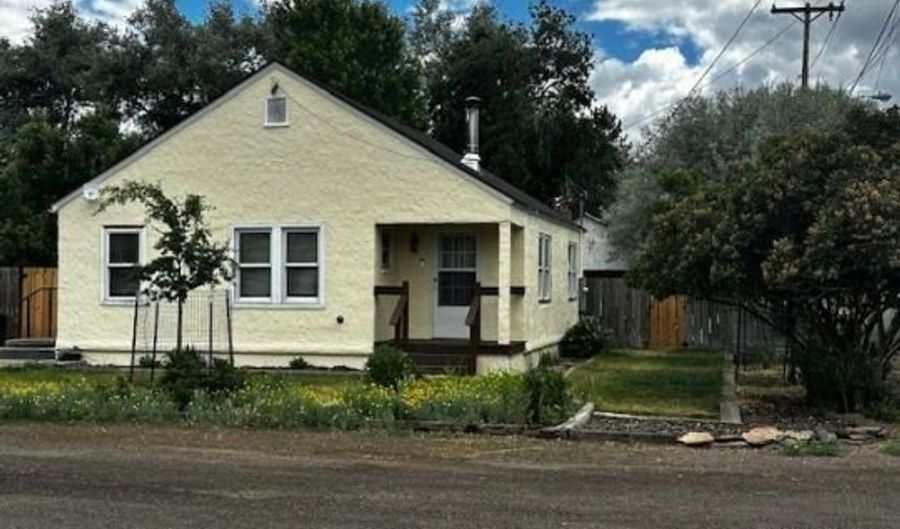 301 Forrest St, Alturas, CA 96101 - 2 Beds, 2 Bath
