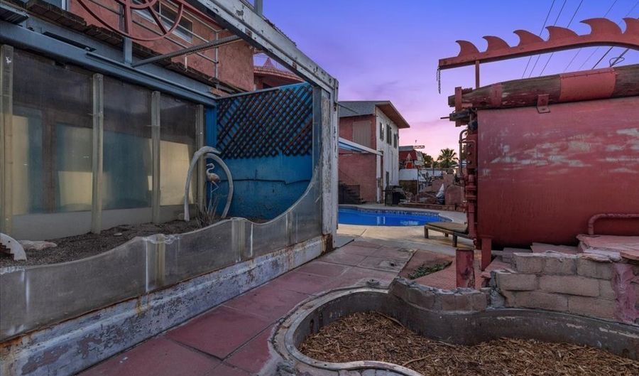 4318 Ridgecrest Dr, Las Vegas, NV 89121 - 4 Beds, 5 Bath