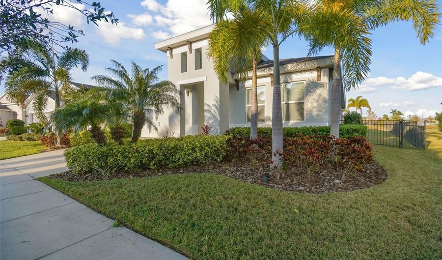5424 SILVER SUN Dr, Apollo Beach, FL 33572 - 4 Beds, 2 Bath