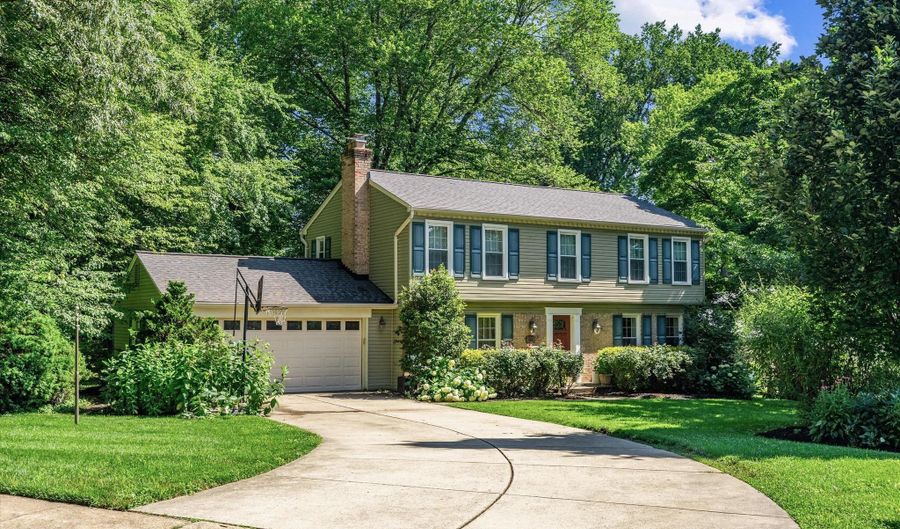 8614 BRAEBURN Dr, Annandale, VA 22003 - 6 Beds, 3 Bath
